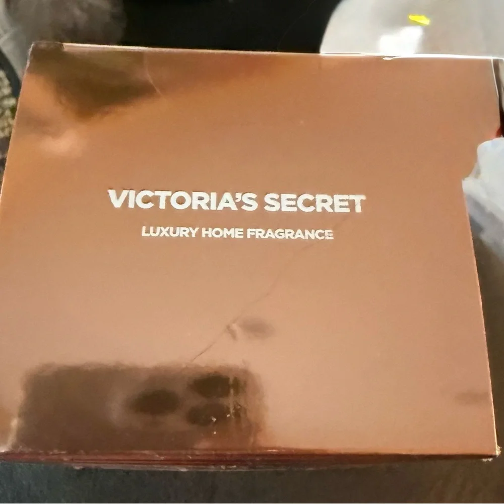 Victoria's Secret Luxury Home Fragrance Cozy Fireside- Candle